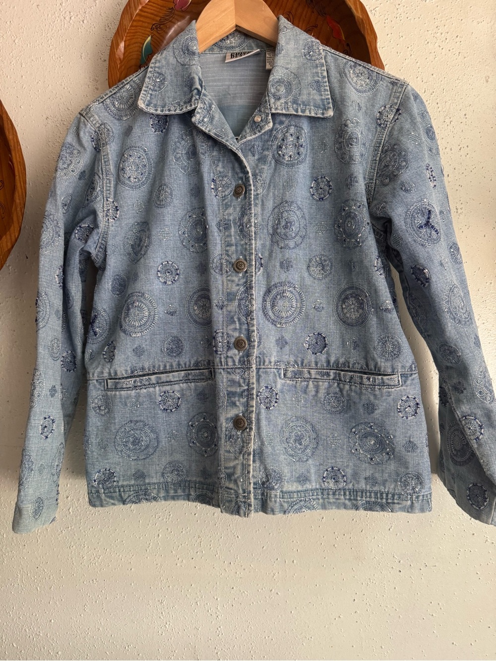 Chico's Design Vintage Light Blue Embroidered Denim Jacket Size 0 (Small 4)